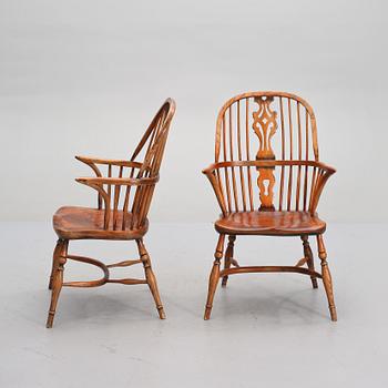 KARMSTOLAR, ett par, Windsormodell, 1900-talets första hälft.