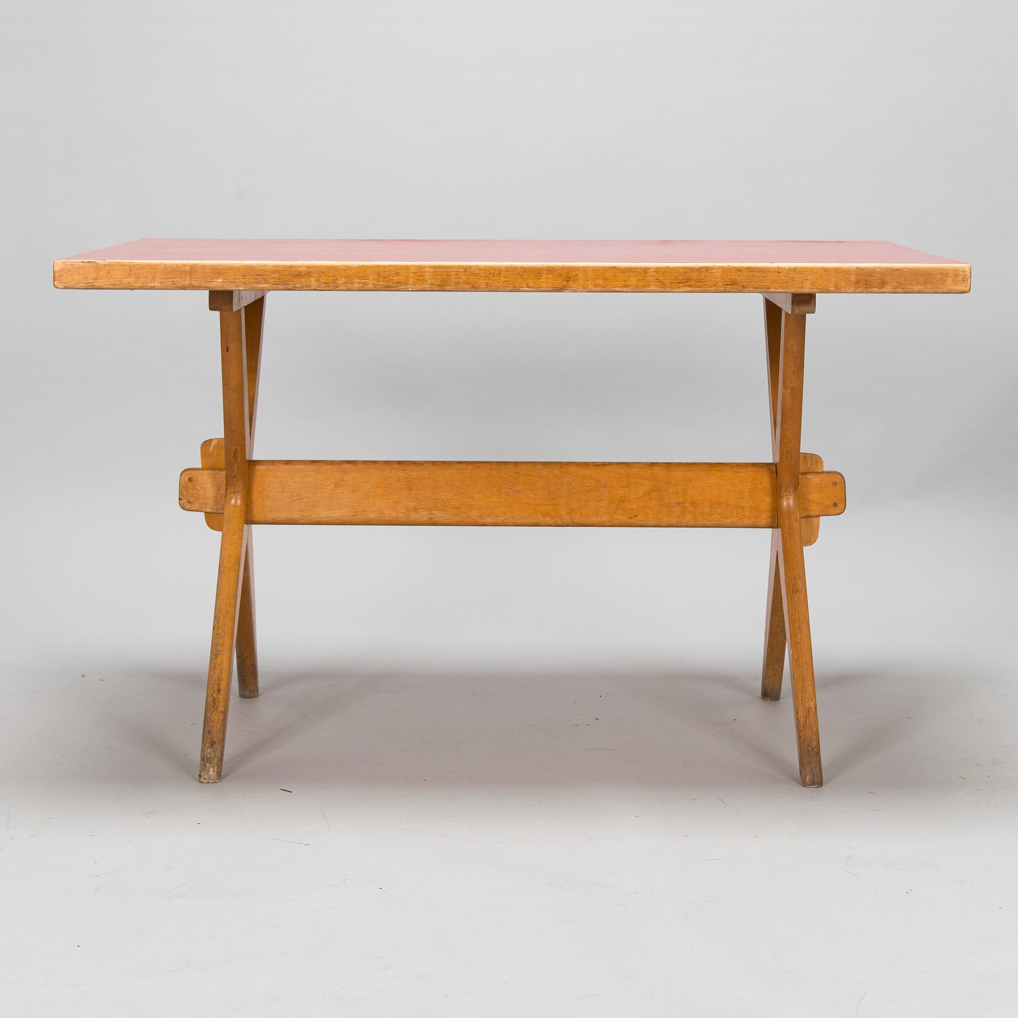 Ilmari Tapiovaara, 1940's X-legged table for Keravan Puuteollisuus, Finland.