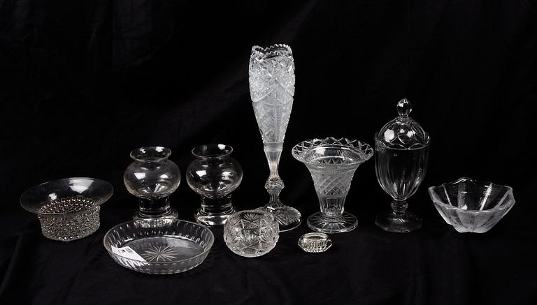 PARTI GLASFÖREMÅL, 10 st, bla Kosta, sent 1800- till 1970-tal.