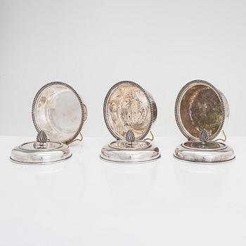 A silver-plated warming/ cooling serving dish, Sheffield, England, presumably mid-/first half of the 20th century.