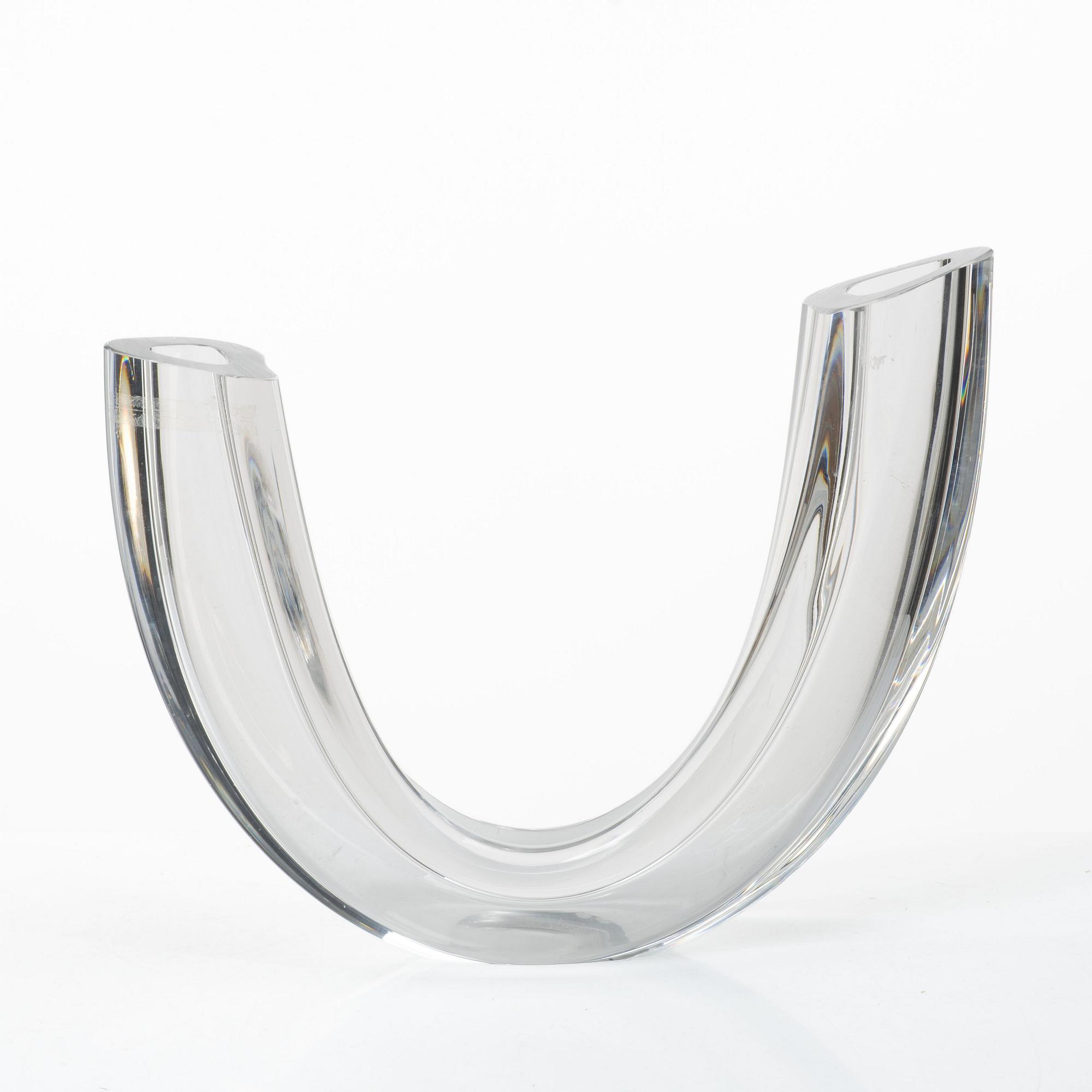 Göran Wärff, A vase / sculpture in clear glass. Signed.