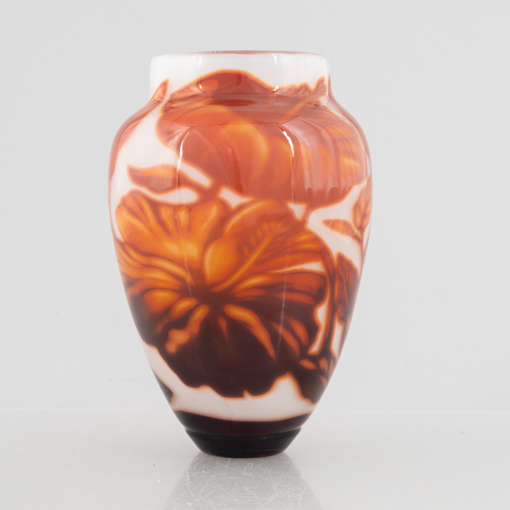 Eva Englund, a graal glass vase, Muraya 1992.