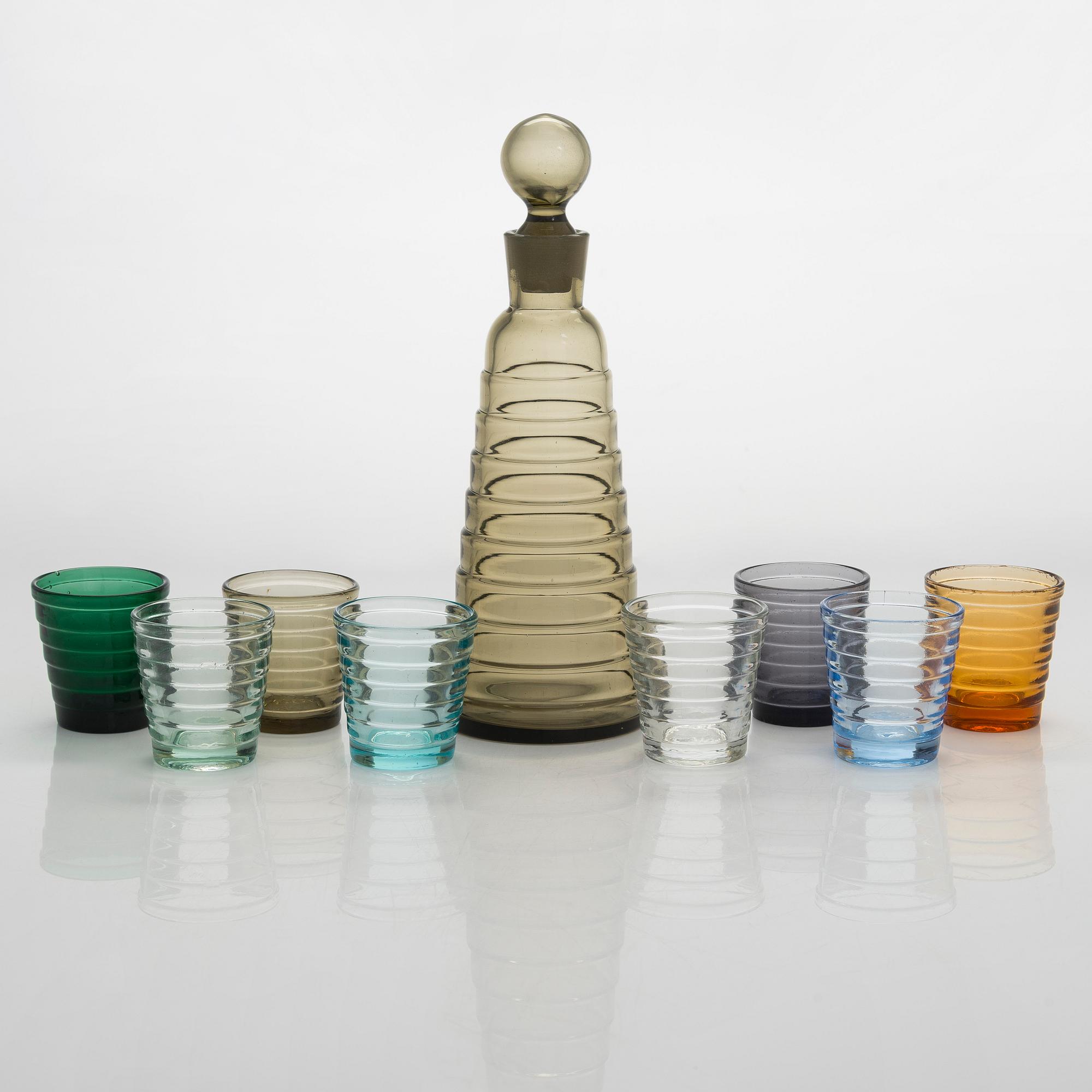 Aino Aalto, A set of 1930's carafe and drinking glasses, 8 pcs, "Bölgeblick" Karhula Glassworks.