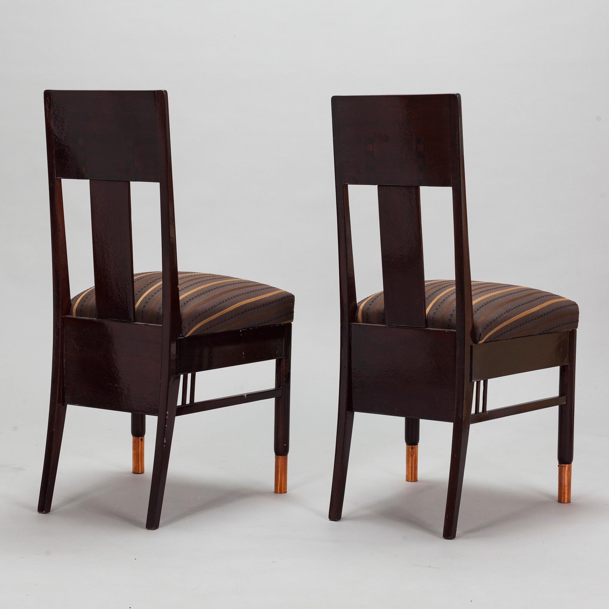 Bernhard Häkli, A Finnish Jugend table and six chairs, Vihdin Puuseppäin Huonekaluliike 1911.