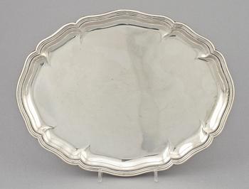BRICKA, silver, C G Hallberg, Stockholm, 1920. Vikt 455 g.