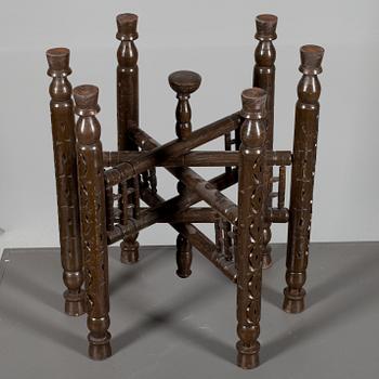 RÖKBORD, Persien, försilvrad kopparbricka, sekelskiftet 1800/1900. Signerad.