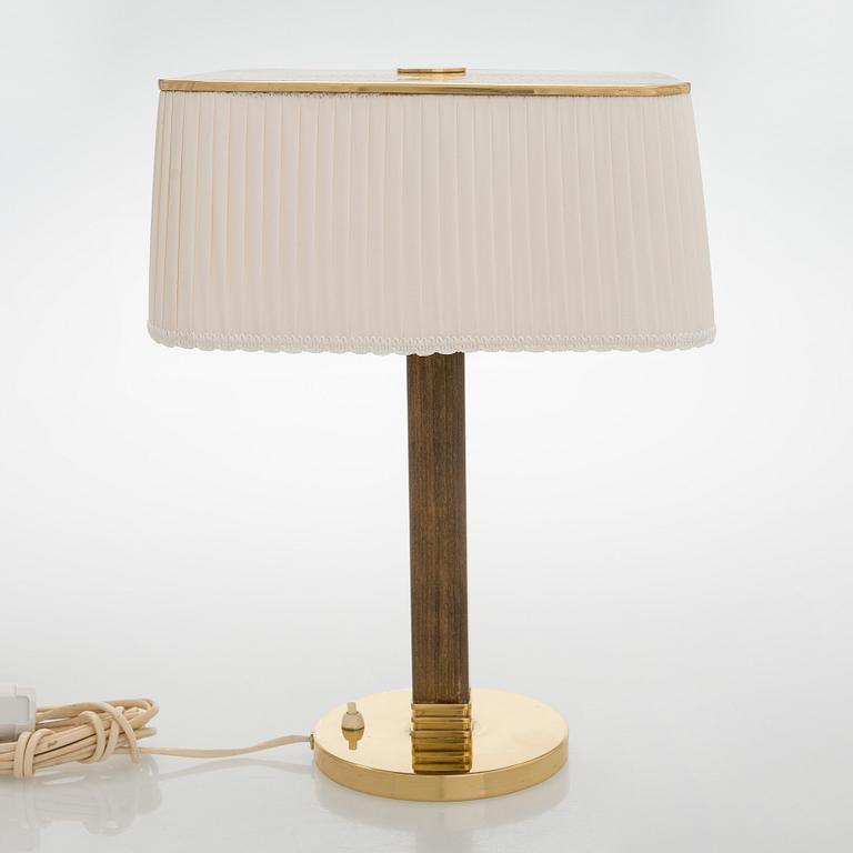 Paavo Tynell, A mid 20th century '5066' desk lamp for Taito Oy, Finland.