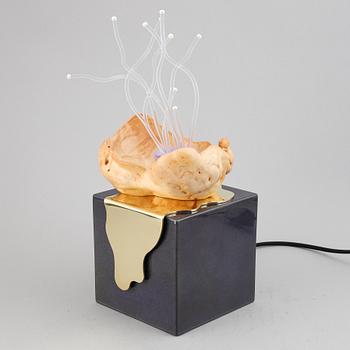 AIA JÜDES, "Vrilarnas återkomst", lampa / objekt, Studio Aia Jüdes / i samarbete med vrilslöjdaren Erling Tällberg 2020.