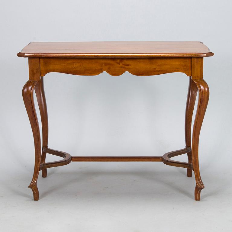 An eight piece Art Nouveau lounge suite in mahogany, Belgium/Netherlands, early 20th century.