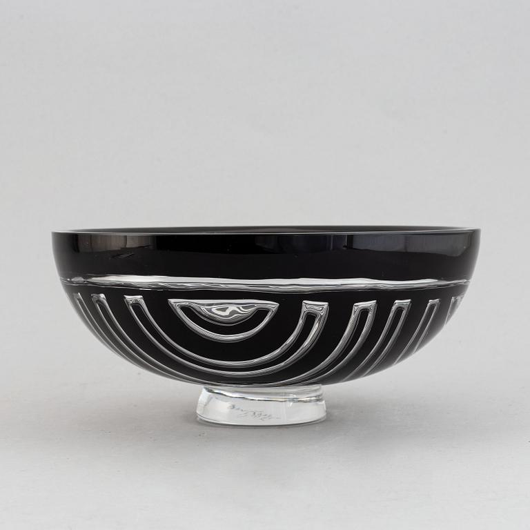 Lars Hellsten, a glass bowl, Orrefors Gallery, 1988.