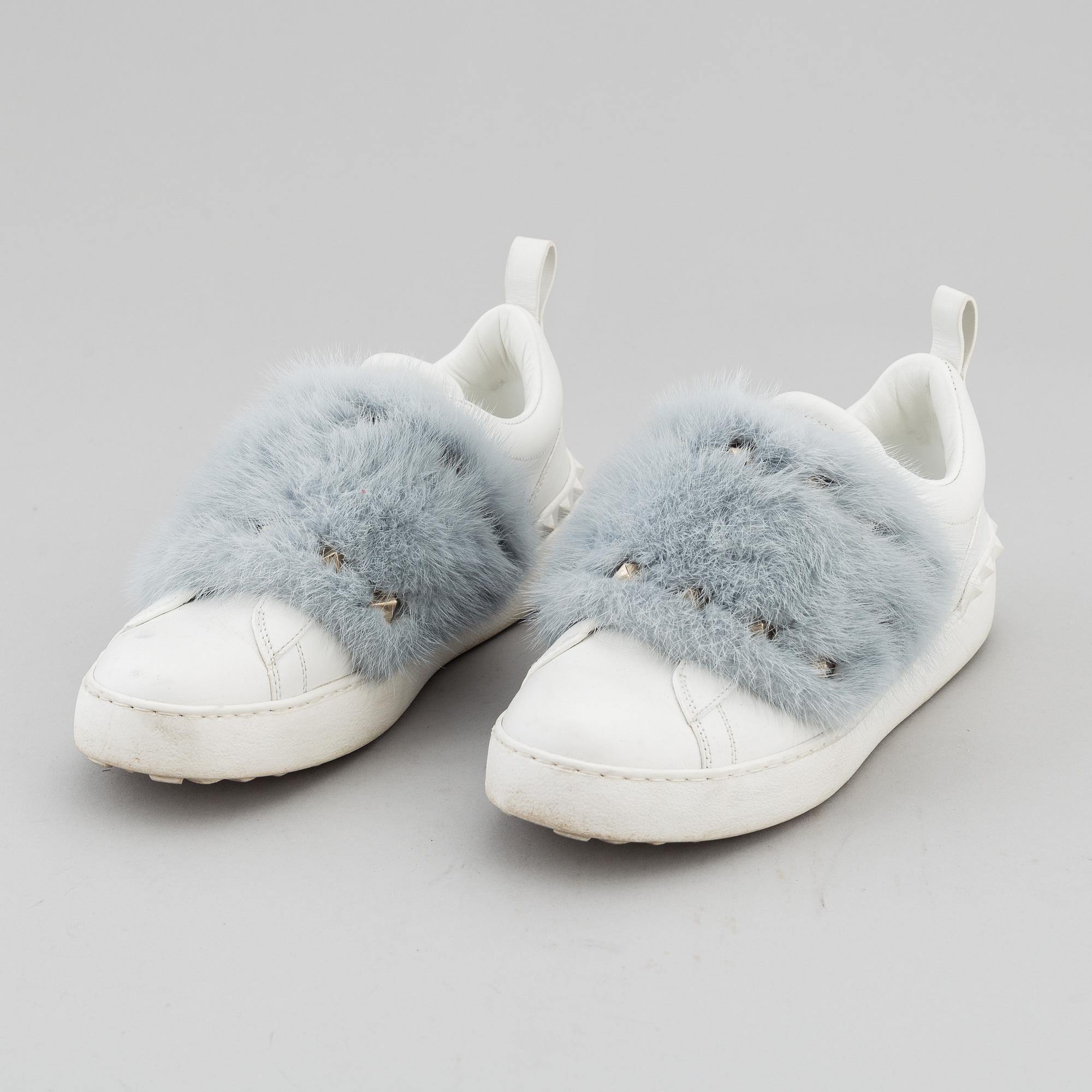 Valentino sneakers with fur outlet