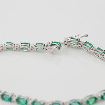 Bracelet 18K white gold with emeralds and brilliant-cut diamonds.
