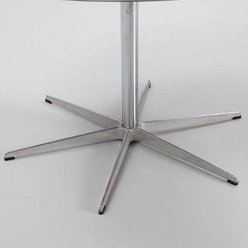 Arne Jacobsen, dining table, "Circular / B825", Fritz Hansen, Denmark.