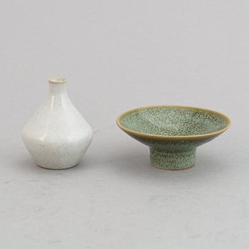 Bertil Lundgren, miniatyrvaser, 4 st samt skål, Rörstrand, 1970-tal.