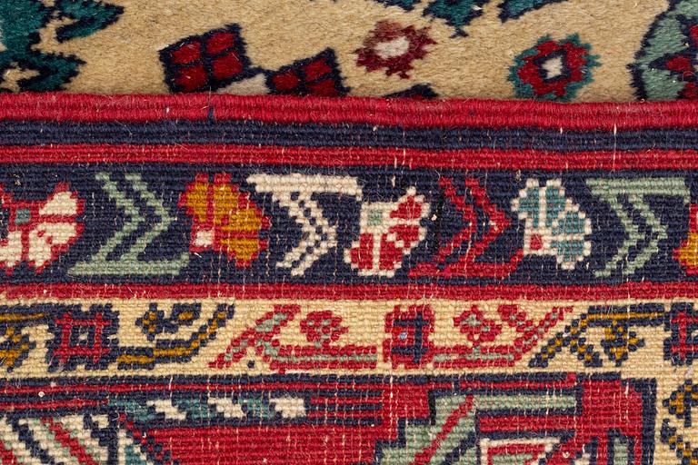 Gallry carpet, ca 310 x 83 cm.
