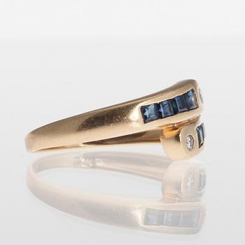 RING, 14K guld, 8 trappslipade safirer, 2 små diamanter, finska stämplar 1994. Vikt 3,3 g.