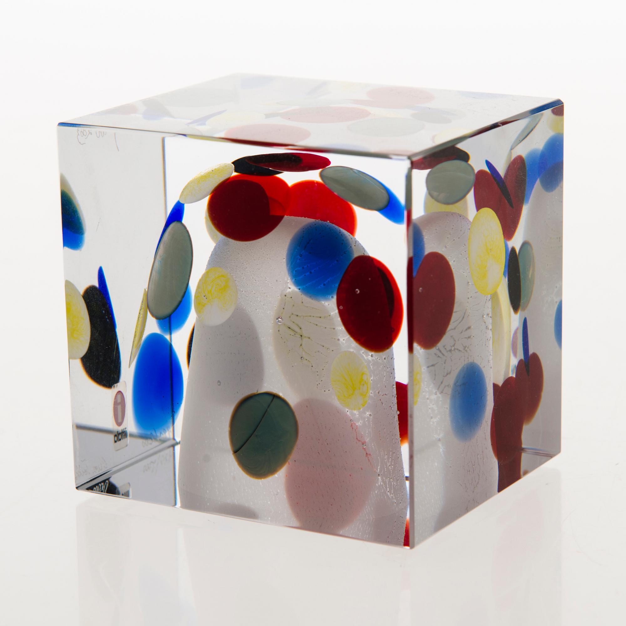 OIVA TOIKKA, An annual glass cube, signed Oiva Toikka Nuutajärvi 2003 and numbered 480/2000.