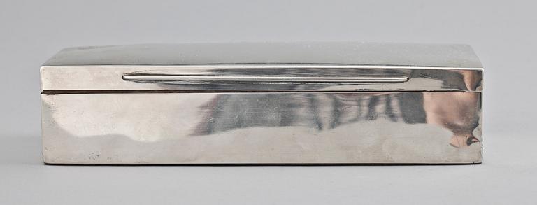 CIGARRLÅDA, silver, London 1894. Totalvikt ca 660 gram.