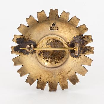 Georg Jensen, Brosch "Daisy", förgyllt sterlingsilver, emalj. Anton Michelsen, Köpenhamn.