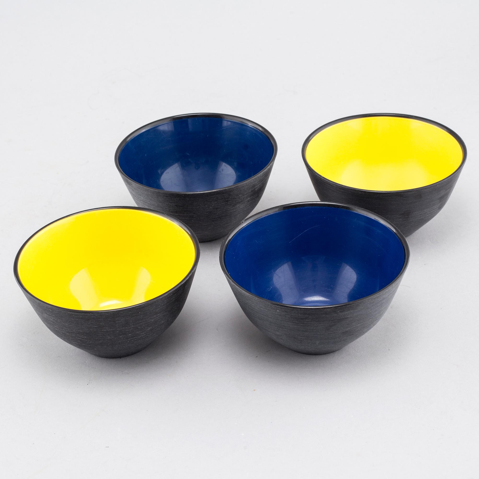 SIGVARD BERNADOTTE & ACTON BJØRN, 4 skålar samt CARL ARNE BREGER, 2 brickor, "Signatur", Husqvarna Borstfabrik,