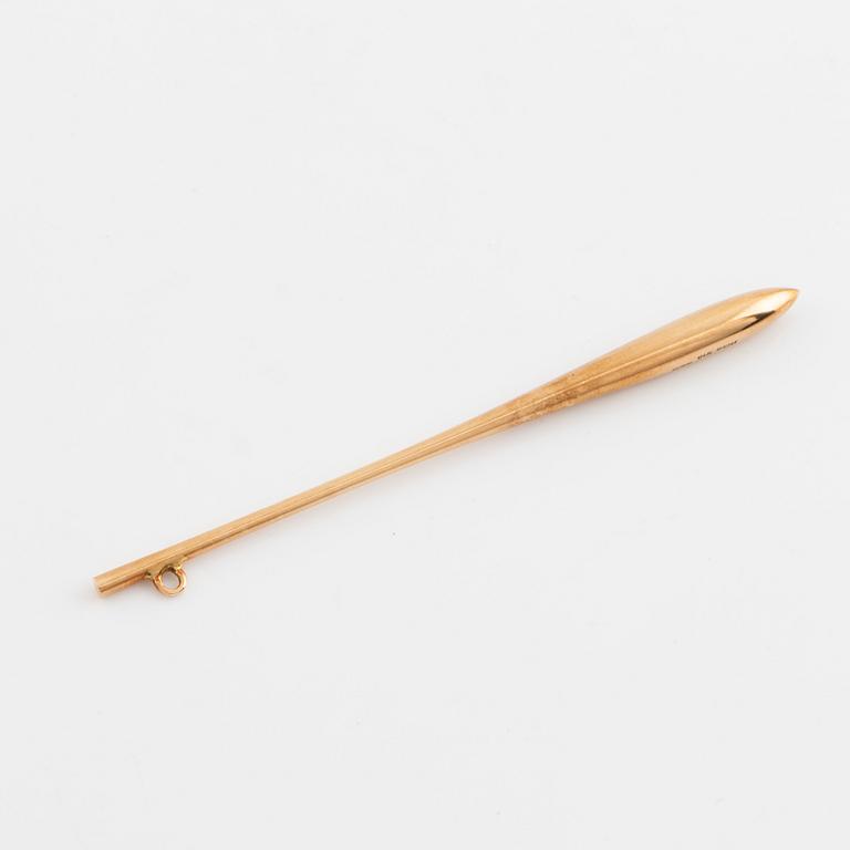Ole Bent Petersen, 14K gold, slender gold drop pendant.
