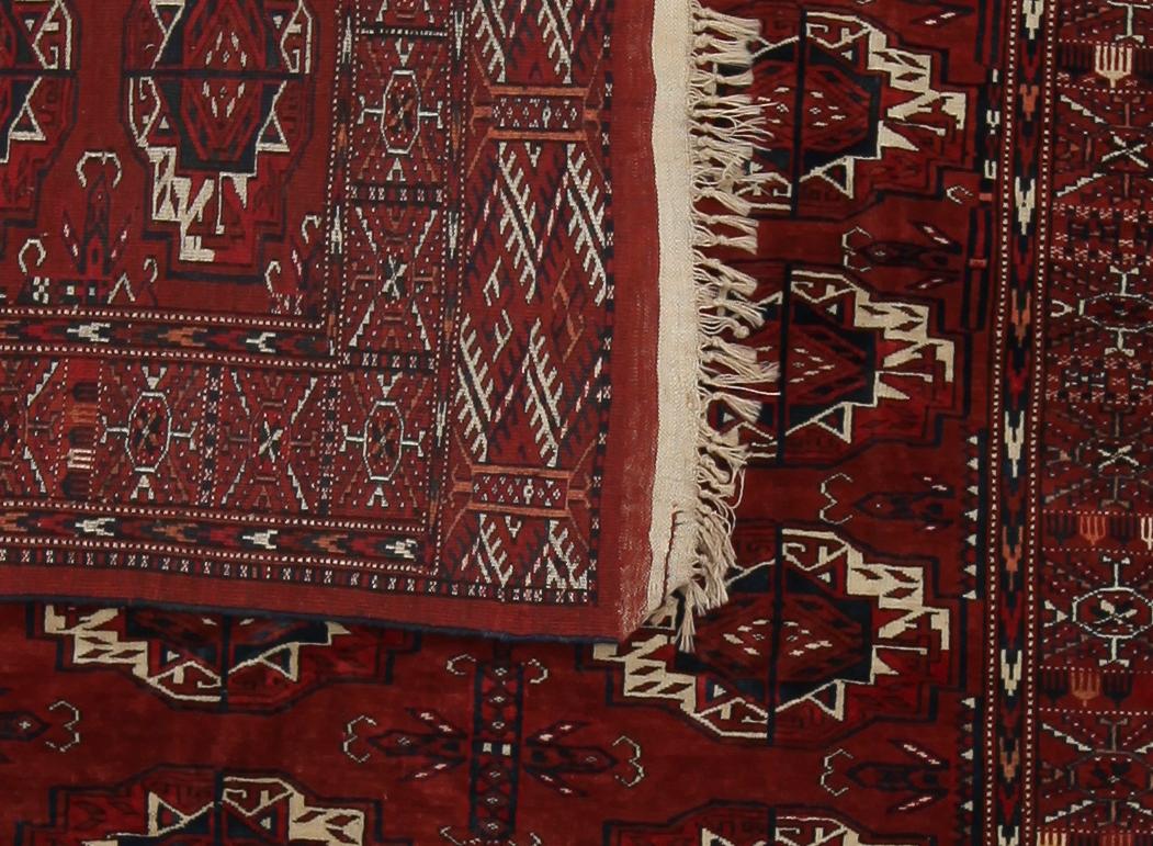 MATTA, Turkmen. Ca 270 x 187 cm.