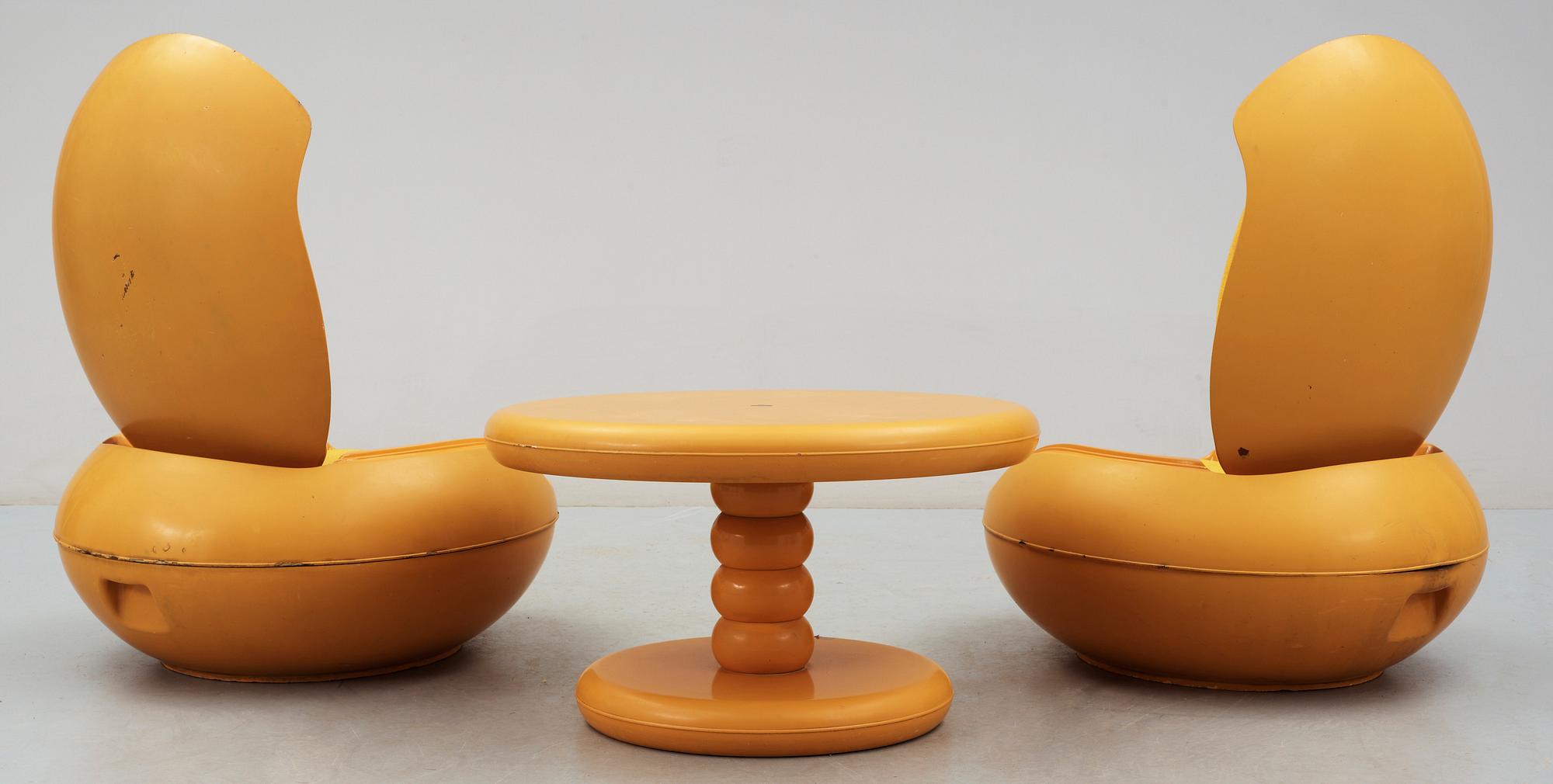 FÅTÖLJER, ett par, samt BORD, "Garden egg" Peter Ghyczy, Reuter Products, formgiven 1968.
