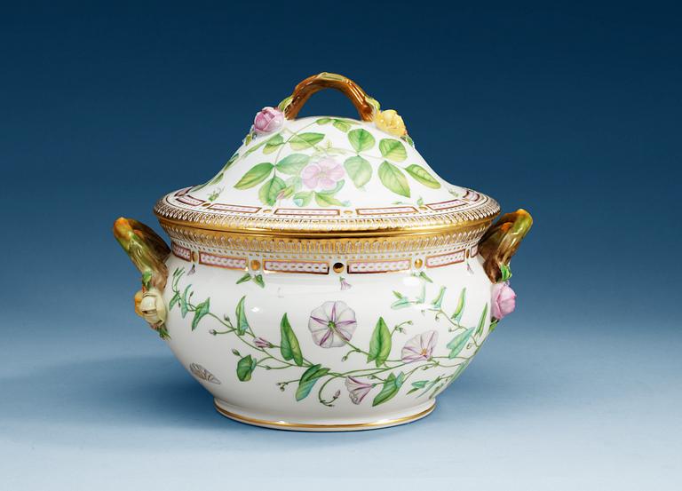 TERRIN med LOCK, porslin. Kungl Dansk, "Flora Danica", 1900-tal.