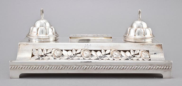 SKRIVBORDSUPPSATS, nysilver, kayser, 1900-talets första del.