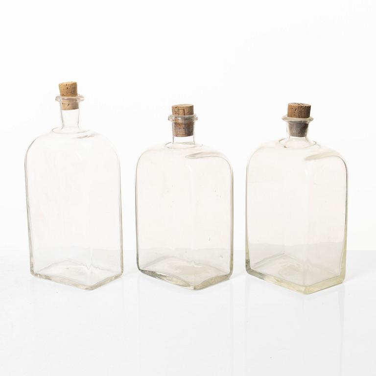 Casket with bottles, 19th century.