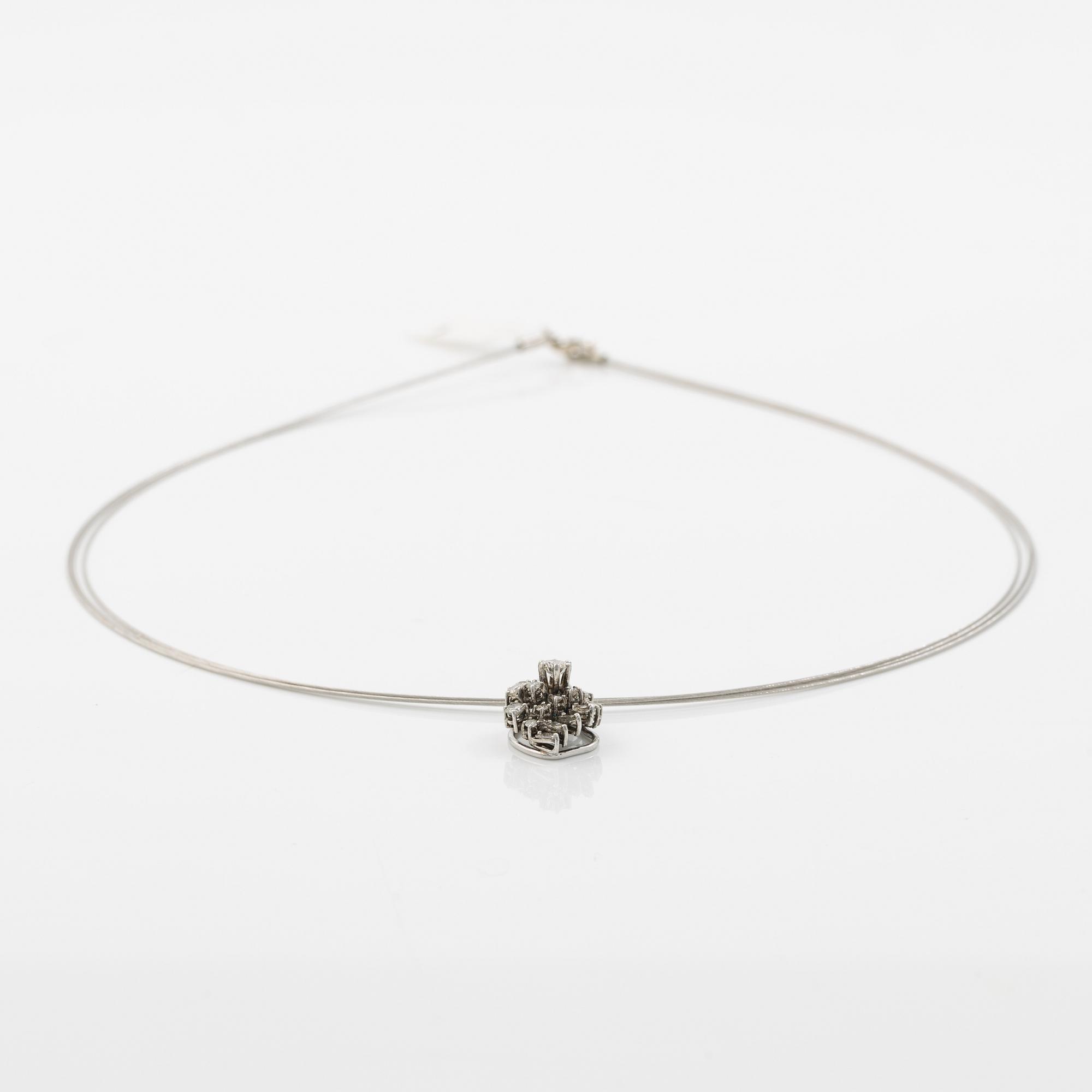 Collier 18K vitguld med dropp-, baguette och briljantslipade diamanter.