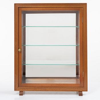 Josef Frank, a mahogany table showcase cabinet, model 2069, Svenskt Tenn, pre 1985.