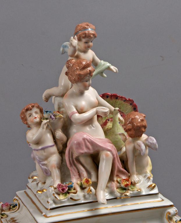 ASK MED LOCK, porslin. Rokokostil.