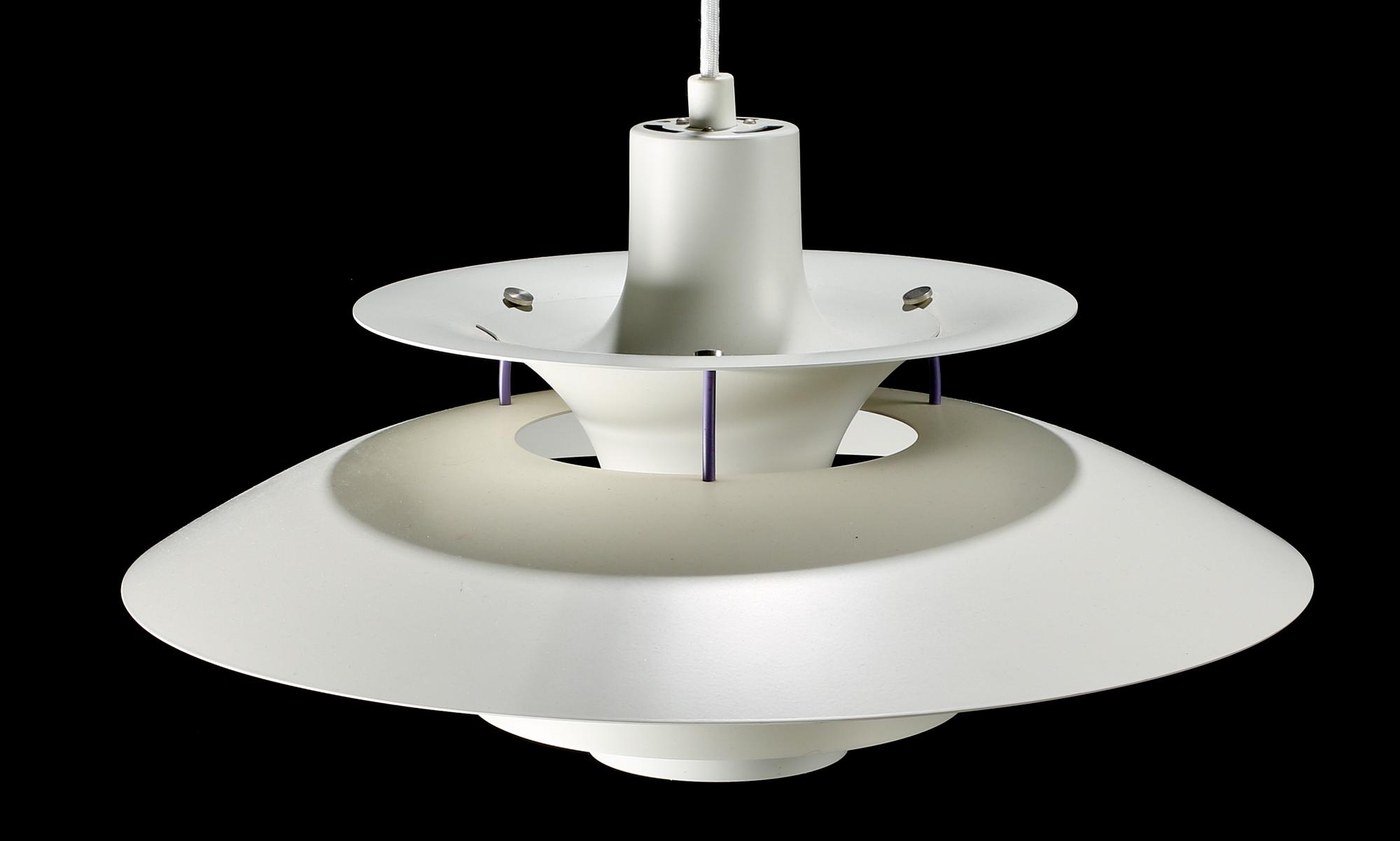 TAKLAMPA, "PH 5", Poul Henningsen för Louis Poulsen, Danmark. Höjd ca 28 cm.