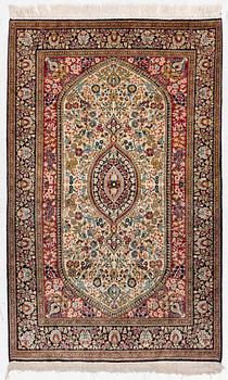 A silk Gohm rug. a 166 x 105 cm.