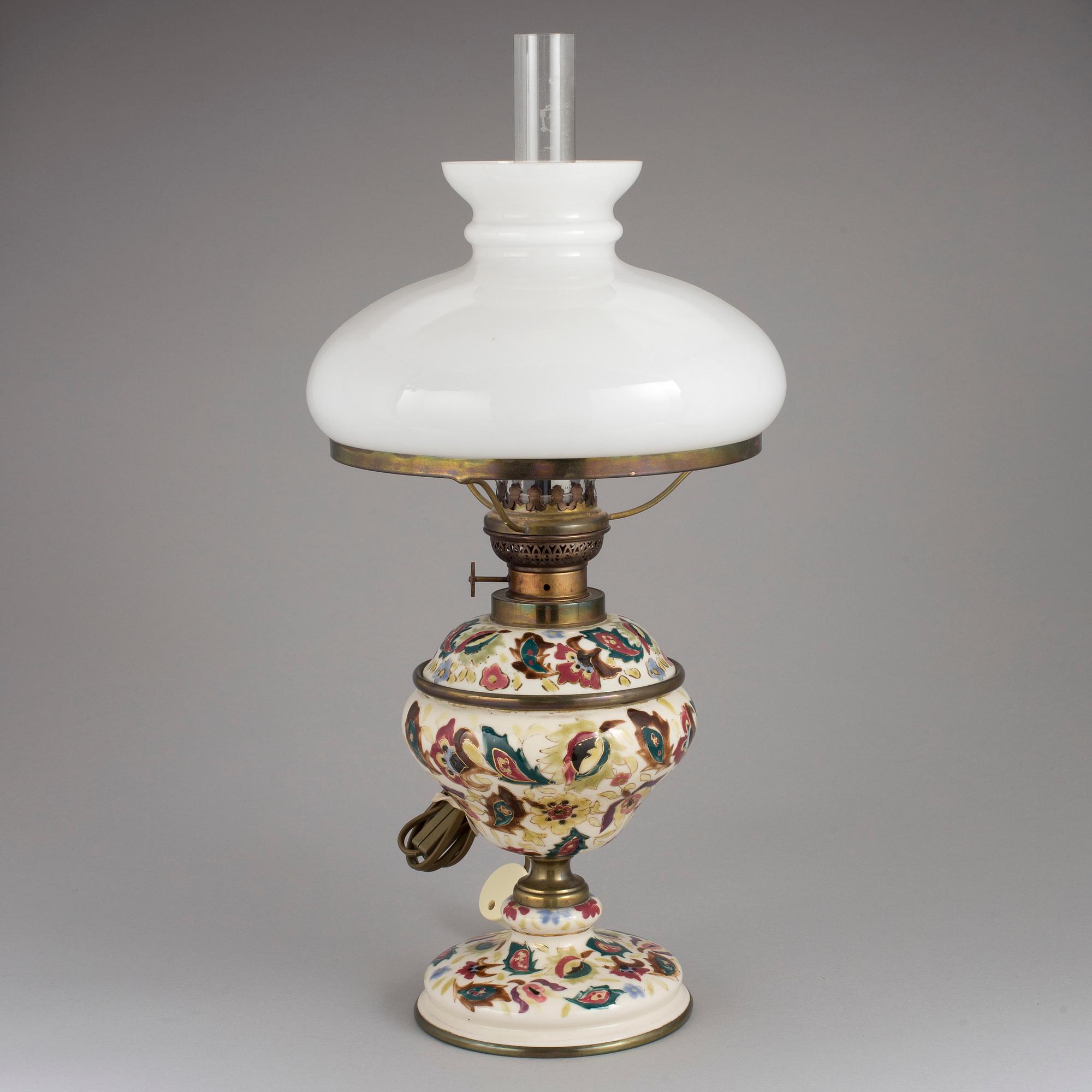 FOTOGENLAMPA, majolika, sent 1800-tal.