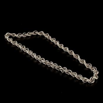 ERÄ KAULAKORUJA, 4 kpl. Hopeaa. Paino 177 g.