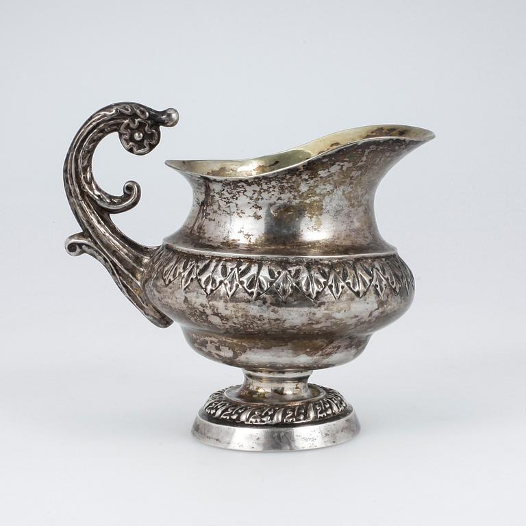 GRÄDDKANNA, silver, otydlig mästarstämpel, Stockholm, 1838. Vikt ca 163g.