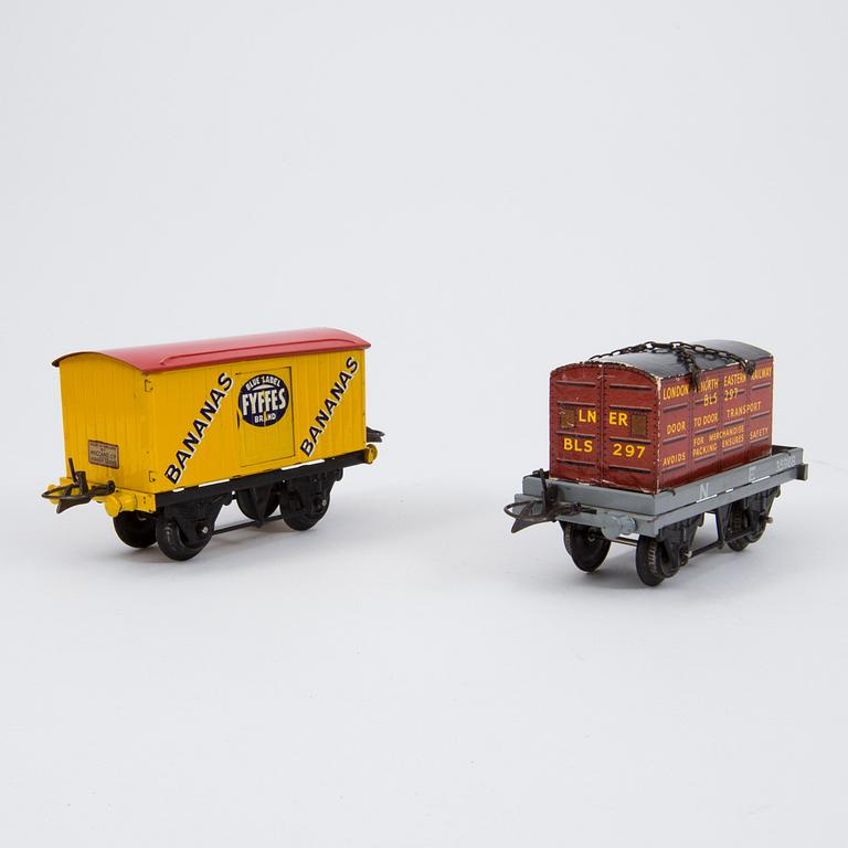 Twelve O-gauge Hornby train wagons England 1930s.