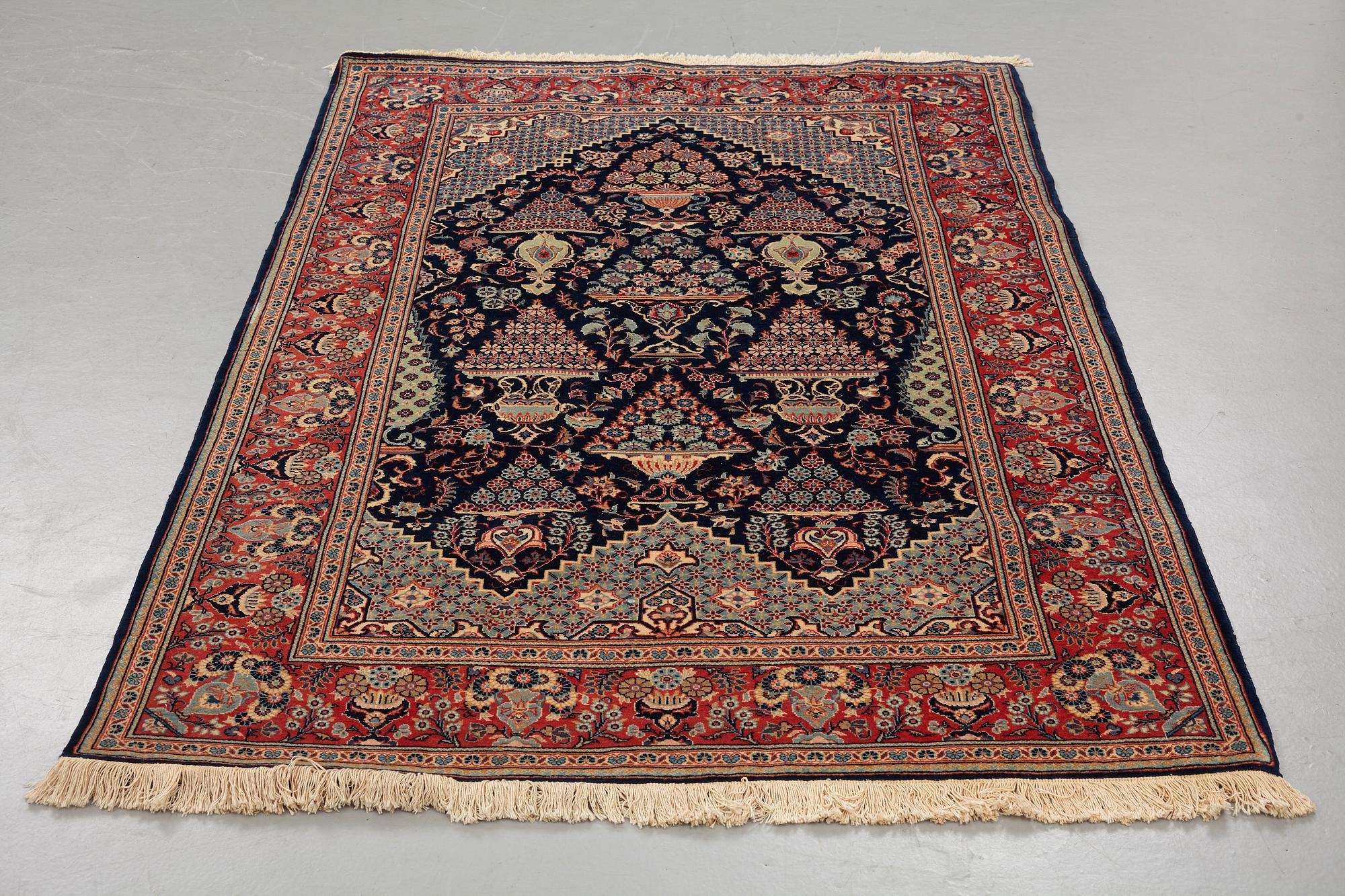 A rug, semi-antique, Kashan, ca 206,5 x 134,5 cm.