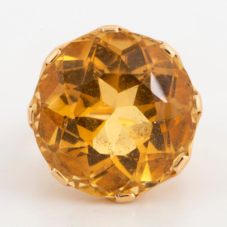 Round mixed-cut citrine cocktail ring.