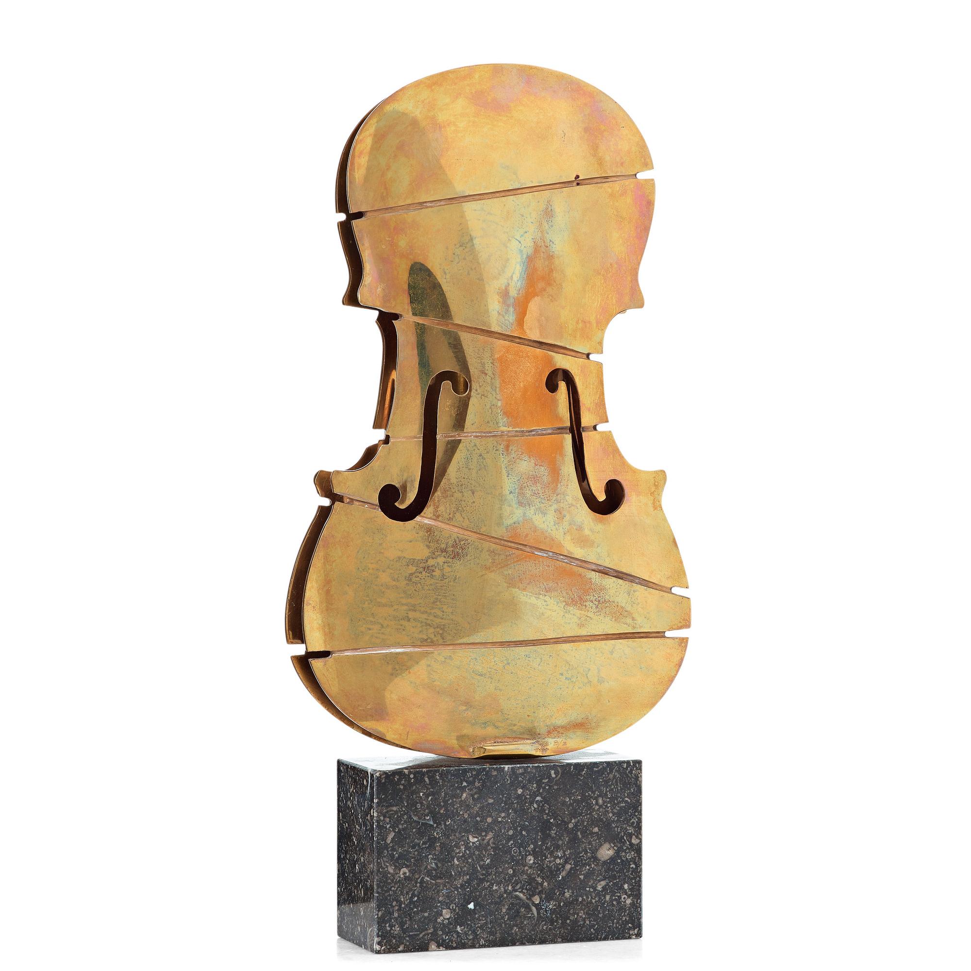 Fernandez Arman, Violin.