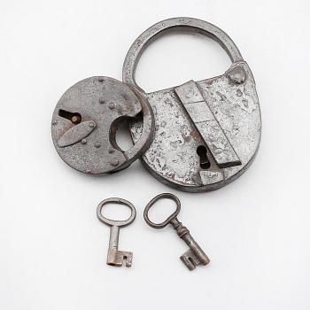 HÄNGLÅS, 2 st, smide, 1800-tal.