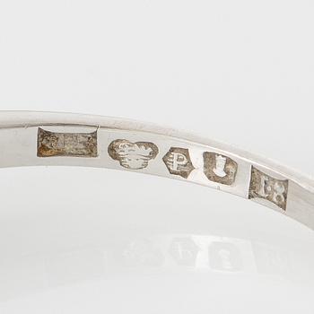 Ring in platinum with brilliant-cut diamond.