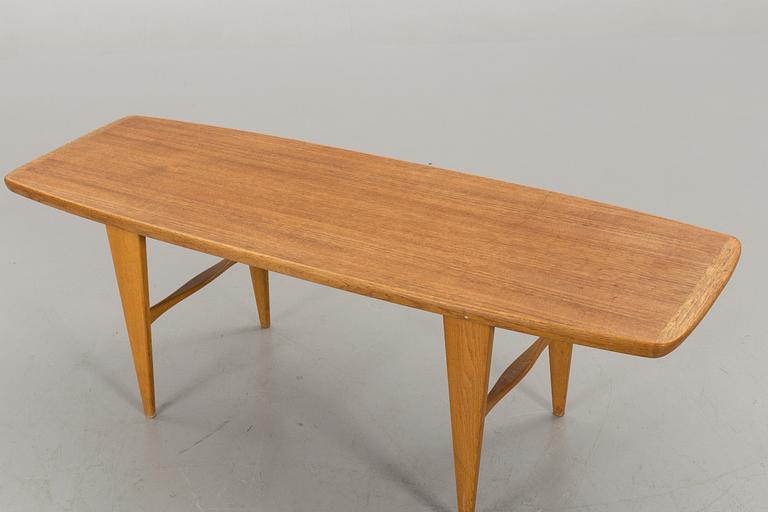 A COFFEE TABLE BY SVANTE SKOGH MODEL 112 FOR SEFFLE MÖBLEFABRIK 1950'S.