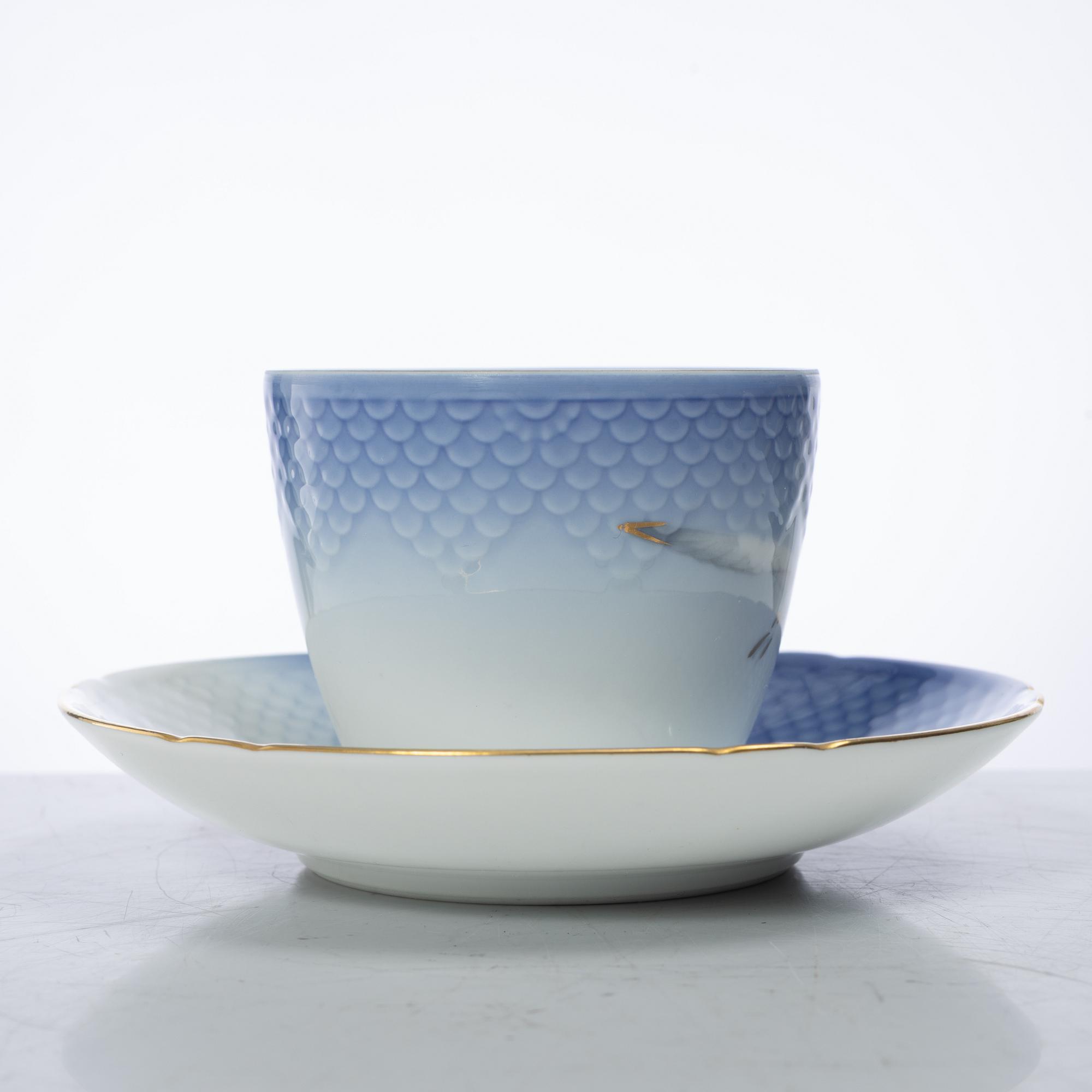 A 62 piece "Måsen" service, Bing & Grøndahl.