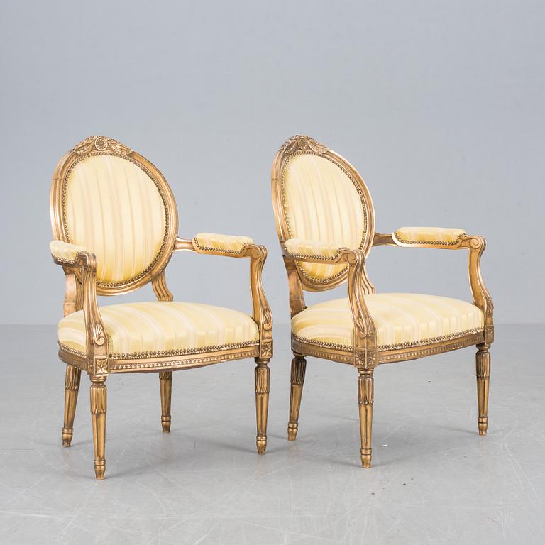 KARMSTOLAR, ett par, gustaviansk stil, 1900-tal.
