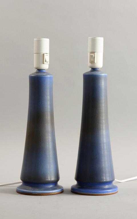BORDLAMPOR, ett par. Stengods, Berndt Friberg. Studio, Gustavsberg.