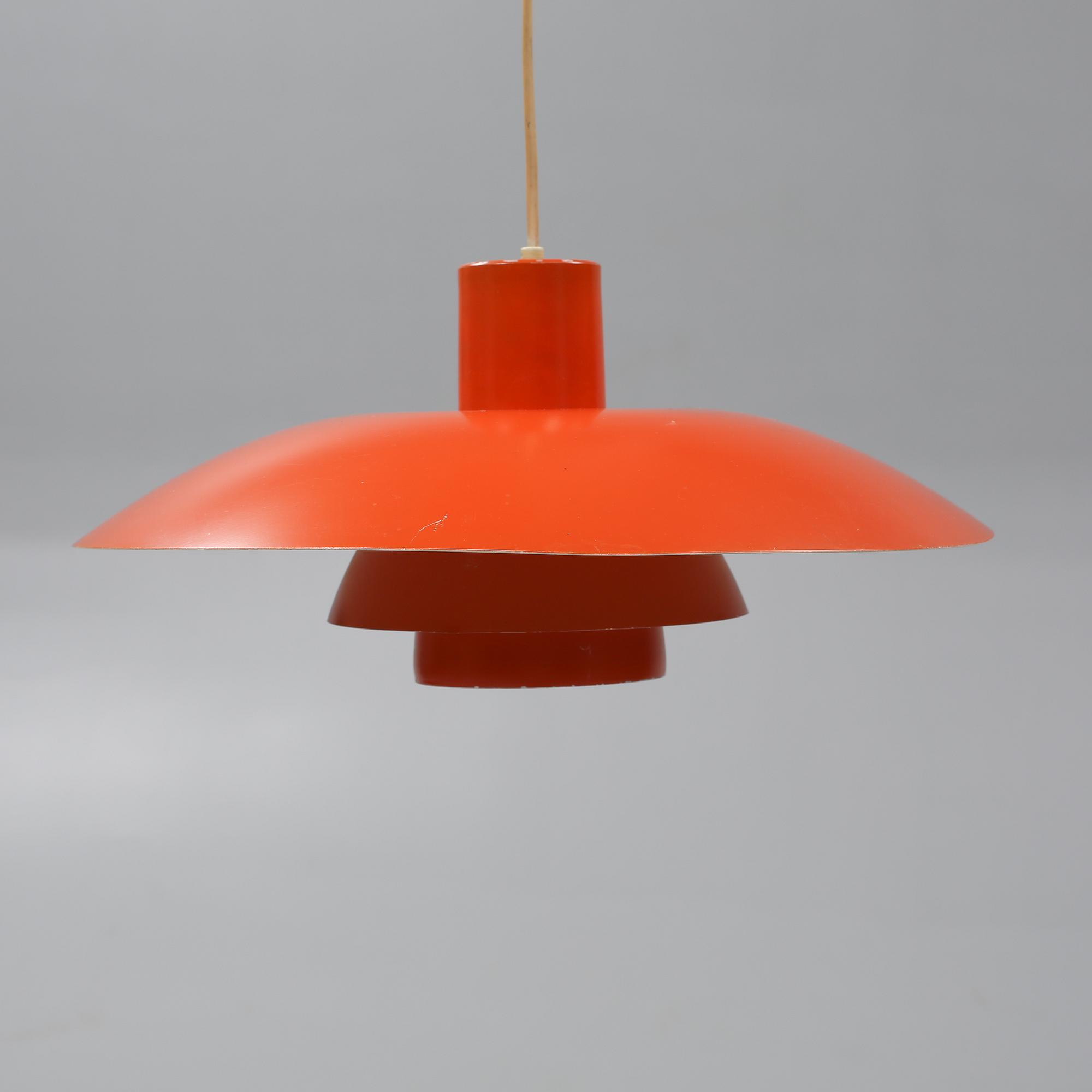 TAKLAMPA, "PH 4/3", Poul Henningsen för Louis Poulsen, Danmark, 1900-talets andra hälft, höjd ca 20 cm.