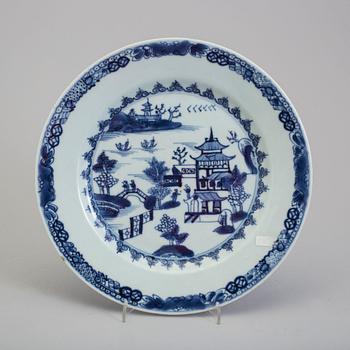 13 blue and white export porcelain plates, Qing dynasty, Qianlong (1736-95).